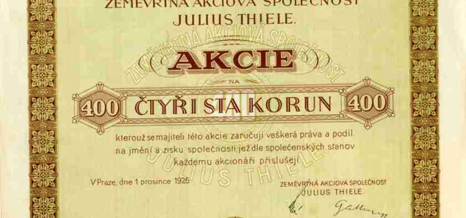 Akcie je cenný papír, různé nominální hodnoty, který potvrzuje, že majitel vlastní majetkový podíl ve společnosti. Akcionář má různá práva. Především je oprávněn účastnit se řízení ... <a href="#" class="showslidedescr" data-slide="5">více</a>