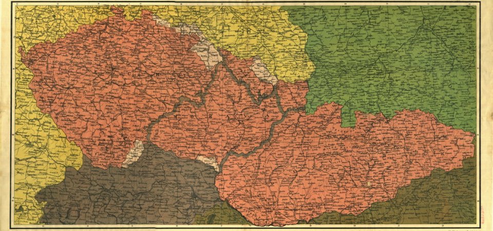 Mapa Československa vytvořena krátce po první světové válce podle představ tehdejších vůdčích politiků, které byly korigovány během jednání versailleské konference. Hranice českých ... <a href="#" class="showslidedescr" data-slide="6">více</a>