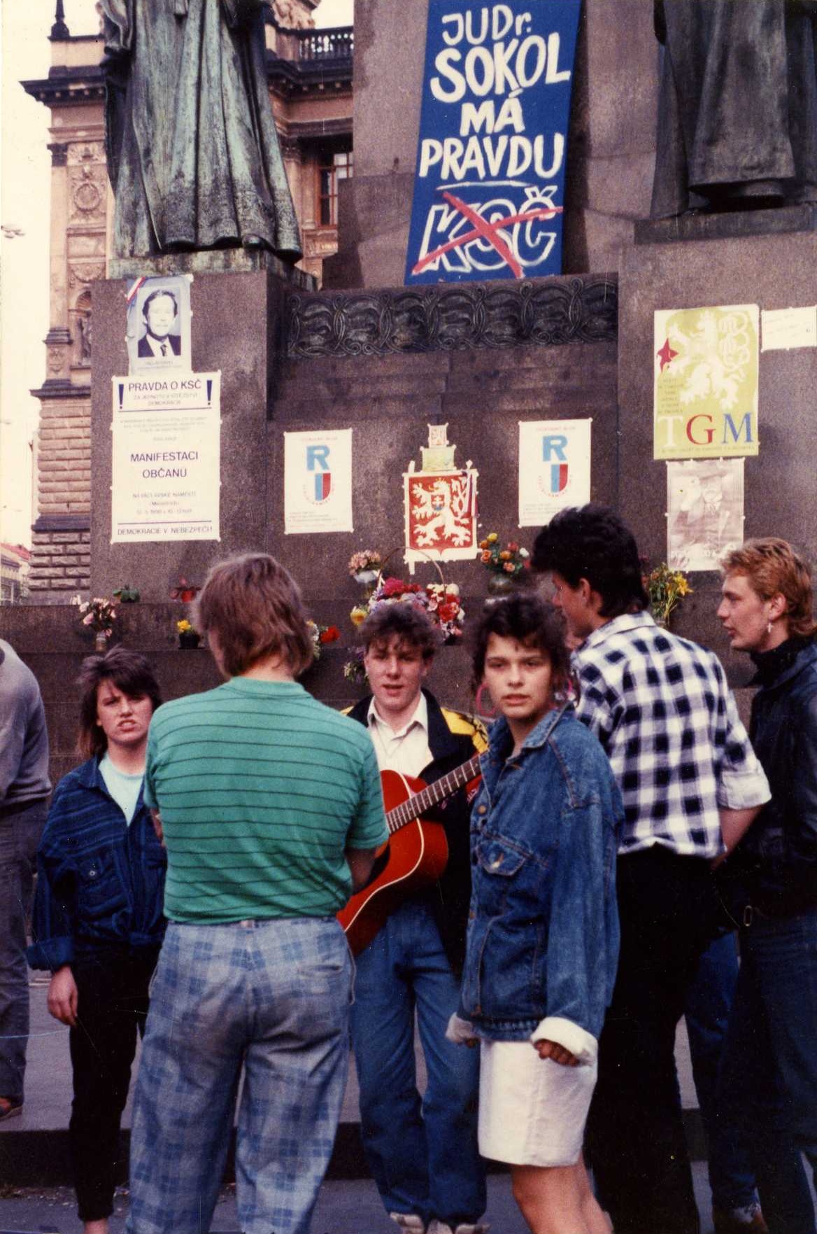 Fotografie z demonstrace 1989, eSbirky.cz